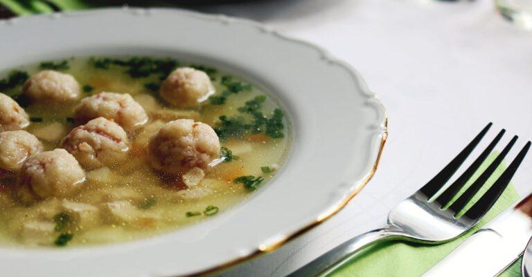 découvrez les meilleures recettes de soupes réconfortantes et savoureuses. que vous soyez amateur de soupes chaudes ou froides, explorez des idées créatives pour chaque saison et régalez vos papilles avec des ingrédients frais et de qualité.