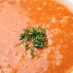 découvrez notre délicieuse soupe de légumes réconfortante, parfaite pour réchauffer vos soirées d'hiver. avec des ingrédients frais et savoureux, cette soupe nourrissante allie santé et plaisir en chaque bouchée.