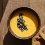 découvrez notre délicieuse recette de soupe de potiron, une soupe réconfortante et crémeuse, parfaite pour les journées fraîches. savourez un mélange subtil d'épices et de légumes pour un plat nutritif et savoureux.