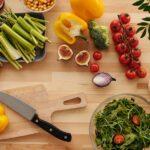 découvrez une délicieuse salade de pois chiches, pleine de saveurs et de bienfaits nutritionnels. cette recette simple et saine combine des pois chiches croquants, des légumes frais et une vinaigrette légère pour un plat parfait en été ou en accompagnement. idéale pour les végétariens et les amateurs de cuisine saine!