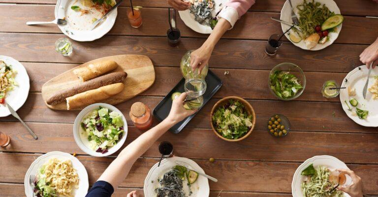 découvrez des astuces incontournables pour préparer des salades délicieuses et équilibrées. transformez vos plats avec des conseils pratiques sur les ingrédients, les assaisonnements et la présentation. idéal pour les amateurs de cuisine saine !