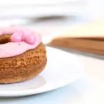 découvrez le monde fascinant des glaçages avec notre guide complet sur les techniques, recettes et idées créatives pour sublimer vos pâtisseries et desserts. apprenez à réaliser des glaçages parfaits qui émerveilleront vos convives.