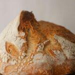 découvrez l'art de la fermentation avec notre guide complet sur le pain au levain. apprenez à préparer ce pain savoureux et croustillant à la maison, avec des astuces et des recettes pour maîtriser la sourdough comme un pro.