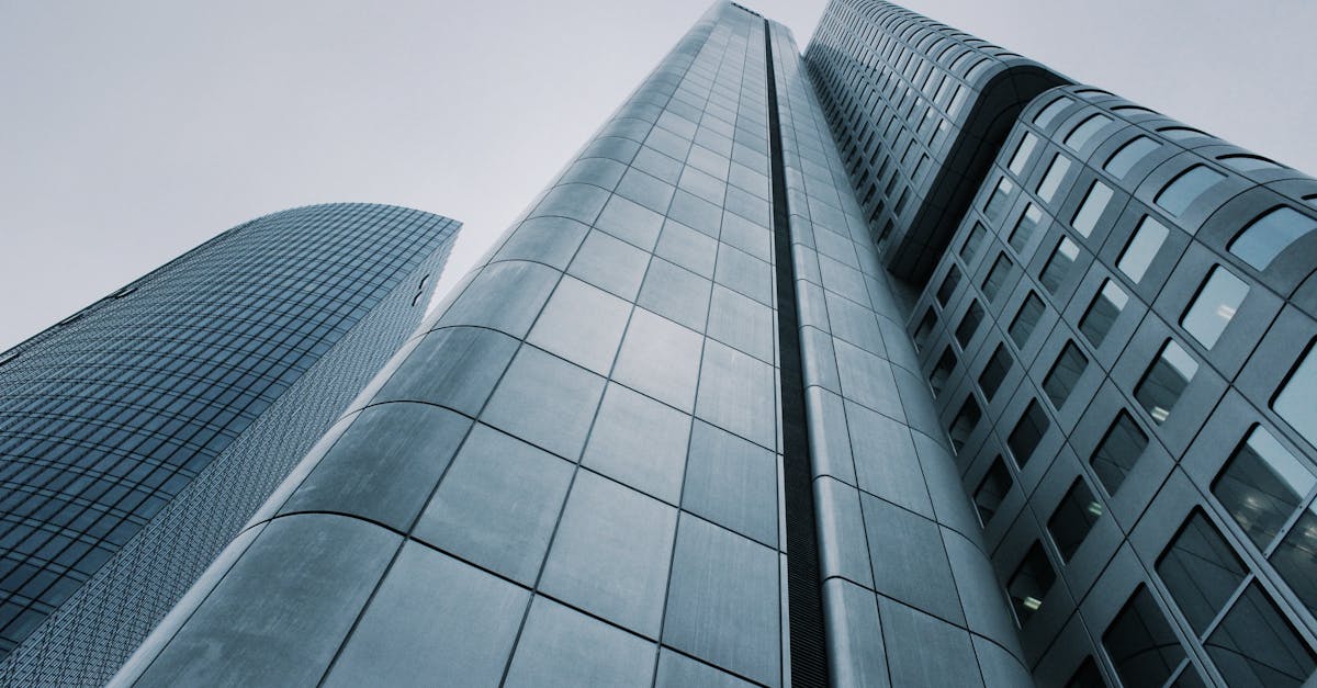 découvrez l'aluminium, un matériau léger, durable et polyvalent, idéal pour de nombreuses applications. apprenez-en plus sur ses propriétés, ses avantages et son utilisation dans divers secteurs, allant de la construction à l'industrie automobile.