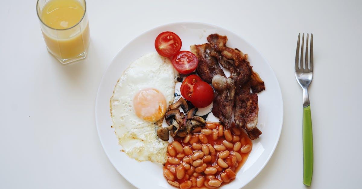 découvrez l'univers savoureux du bacon : ses origines, ses différentes variétés, des recettes délicieuses et des conseils pour le préparer comme un chef. le bacon, un incontournable de la cuisine qui sublime vos plats !