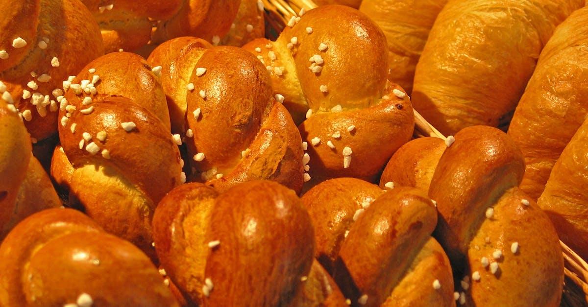 découvrez notre délicieuse brioche, moelleuse et dorée, parfaite pour le petit déjeuner ou un goûter savoureux. préparée avec des ingrédients de qualité, elle saura ravir les papilles des petits et des grands.
