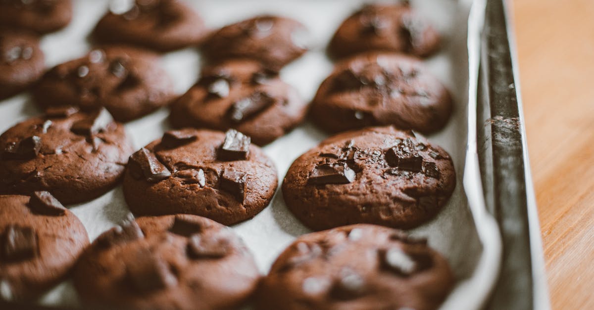 découvrez la recette irrésistible du brownie : un dessert fondant au chocolat, riche en saveurs et facile à préparer. parfait pour les amateurs de douceurs, ce gâteau au chocolat ravira vos papilles à chaque bouchée.
