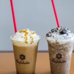 découvrez l'univers des copeaux de chocolat, une délicieuse garniture qui ajoute une touche gourmande à vos desserts. parfaits pour décorer gâteaux, glaces ou boissons, les copeaux de chocolat sont l'ingrédient secret pour sublimer vos créations pâtissières.