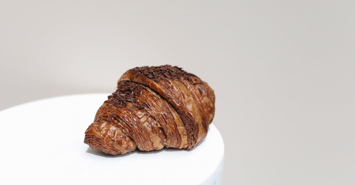 découvrez l'exquise douceur des copeaux de chocolat, parfaits pour décorer vos desserts et apporter une touche gourmande à vos créations culinaires. idéals pour les gâteaux, les pâtisseries et les boissons chaudes, ces petits morceaux de chocolat raviront les amateurs de sucreries.