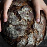 découvrez l'univers délicieux des croûtes dans la cuisine. que ce soit pour vos tartes, quiches ou pizzas, apprenez à préparer des croûtes parfaites et savoureuses qui raviront vos invités.