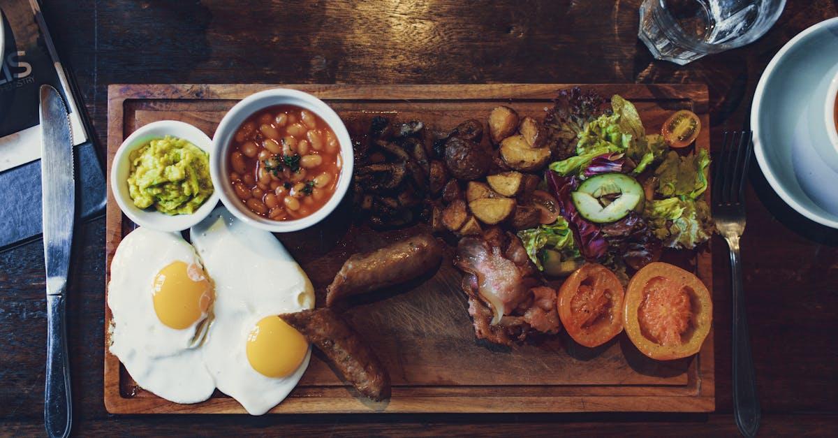 découvrez l'art de préparer des œufs au plat parfaits ! cette recette simple et délicieuse vous guidera à travers chaque étape pour des œufs croustillants à l'extérieur et fondants à l'intérieur. idéaux pour un petit-déjeuner copieux ou une garniture savoureuse, ces œufs au plat raviront vos papilles.