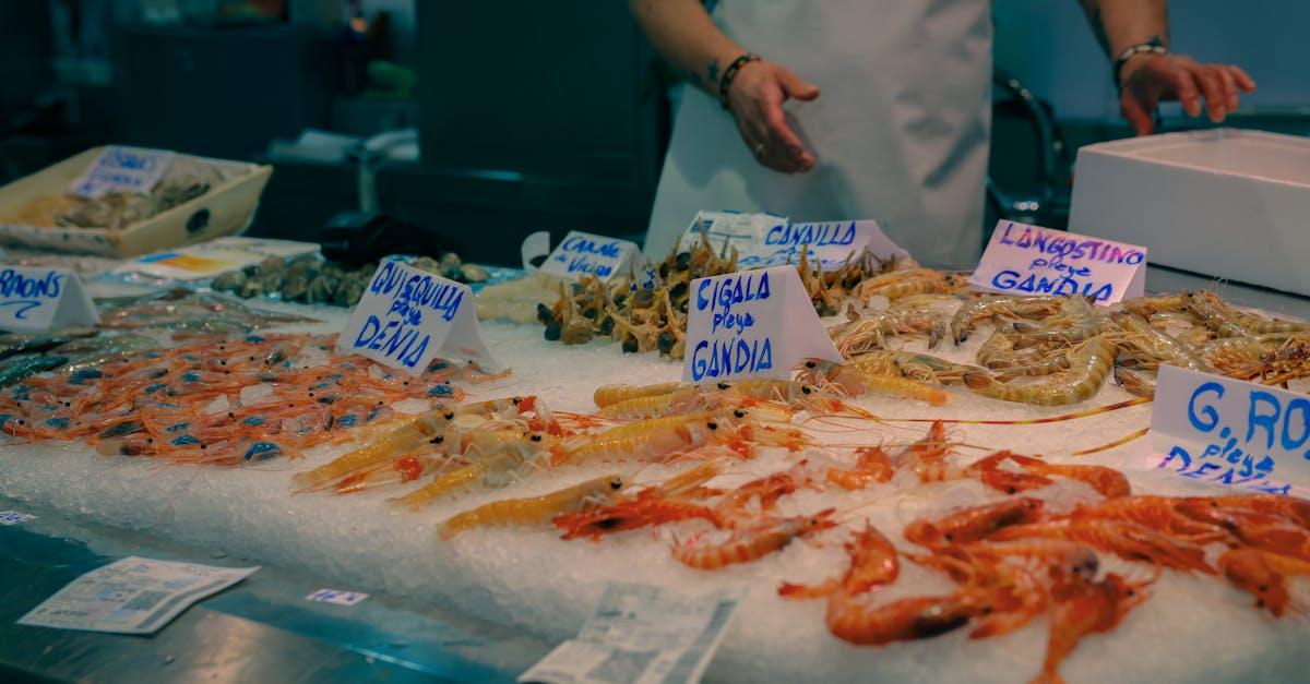 découvrez l'univers savoureux de la langoustine, un délicieux crustacé aux qualités gustatives exceptionnelles. apprenez à la préparer, à la cuisiner et à l'apprécier dans de nombreuses recettes raffinées.