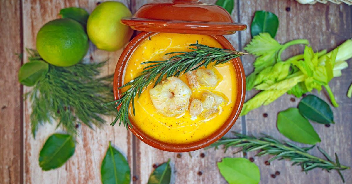 découvrez notre délicieuse soupe de poireaux et céleri, un mélange savoureux et réconfortant. parfaite pour réchauffer vos journées, cette recette facile à préparer ravira vos papilles avec des ingrédients frais et sains. idéale en entrée ou en plat principal, elle allie nutrition et saveur pour un moment de gourmandise.