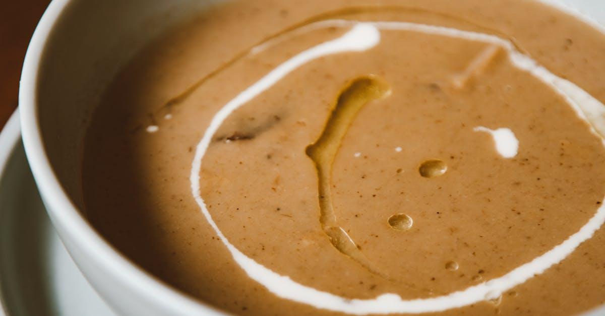 découvrez une délicieuse soupe de poireaux et de céleri, parfaite pour réchauffer vos soirées. cette recette réconfortante allie la douceur des poireaux à la fraîcheur du céleri, créant un plat savoureux et nourrissant qui ravira vos papilles. idéale en entrée ou en plat principal, elle se prépare facilement et est parfaite pour toute la famille.