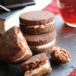 découvrez l'univers des macarons, ces délicieuses petites douceurs françaises à la meringue, alliant légèreté et goût raffiné. apprenez à les préparer chez vous avec nos recettes et astuces, ou trouvez les meilleures adresses pour déguster ces gourmandises colorées en toute occasion.