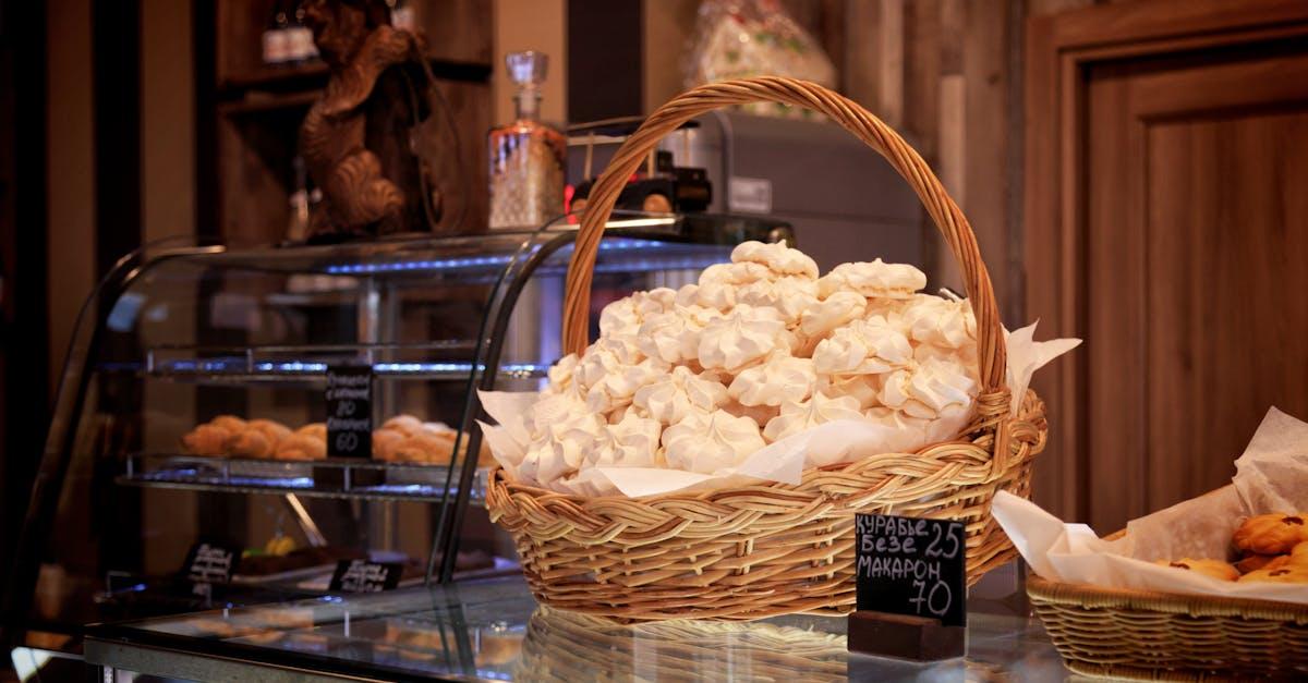 découvrez nos délicieuses meringues, légères et croustillantes, parfaites pour accompagner vos desserts ou à déguster seules. laissez-vous séduire par leur texture aérienne et leur douce saveur sucrée, idéales pour ajouter une touche gourmande à toutes vos occasions.