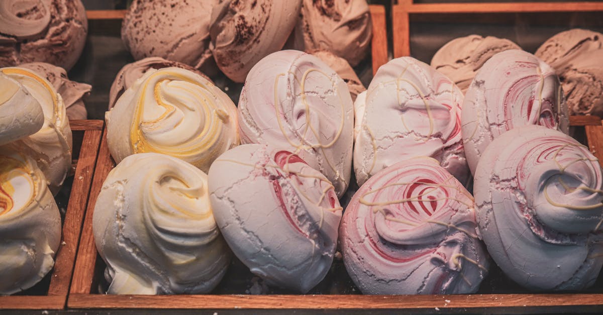 découvrez l'art de la meringue avec nos recettes délicieuses et légères. apprenez à réaliser des meringues parfaites, croustillantes à l'extérieur et moelleuses à l'intérieur, idéales pour vos desserts et goûters. laissez-vous tenter par notre sélection de conseils et astuces pour réussir vos meringues à tous les coups.
