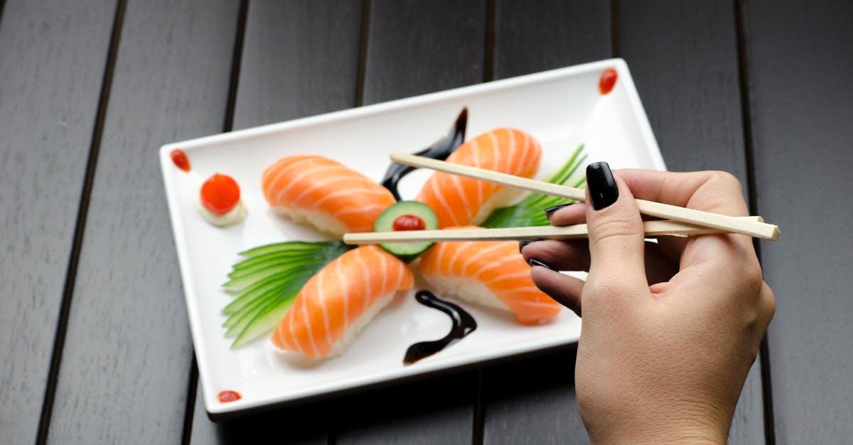 découvrez notre recette de saumon poêlé à la perfection, avec une croûte dorée et un intérieur tendre. apprenez les techniques pour sublimer ce poisson riche en saveurs, parfait pour un dîner élégant ou un repas sain au quotidien.