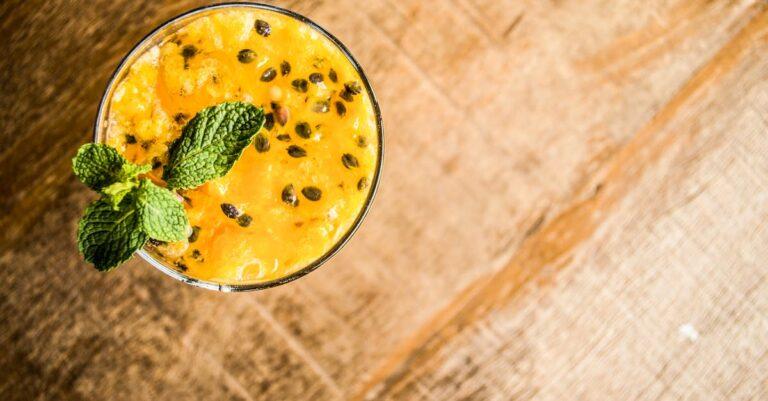 découvrez l'art de l'extraction du jus de fruit de la passion, une méthode savoureuse pour révéler toute la richesse de ce nectar tropical. apprenez des techniques simples et efficaces pour obtenir un jus rafraîchissant et plein de vitamines, parfait pour vos cocktails, desserts ou simplement à déguster pur.