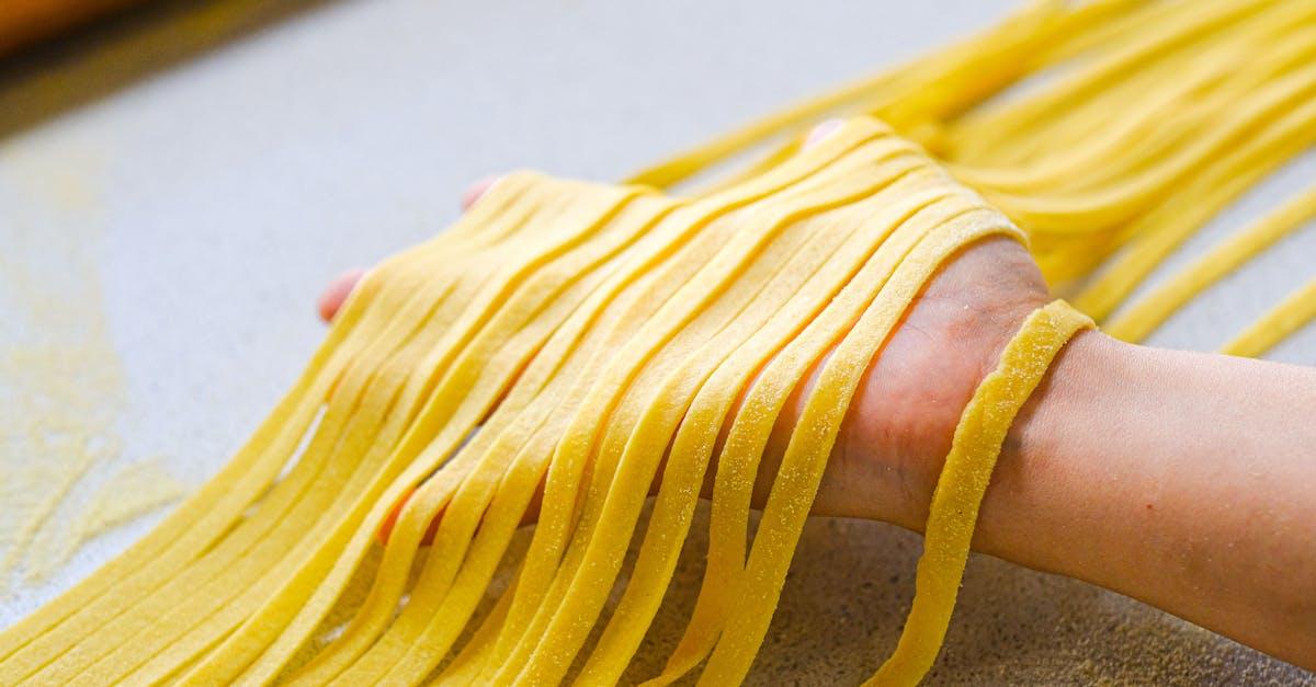 découvrez l'art de la cuisson des pâtes avec nos conseils pratiques et recettes délicieuses. apprenez à maîtriser les différentes techniques pour préparer des plats de pâtes savoureux qui raviront vos papilles et celles de vos convives.