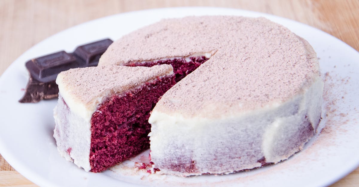 découvrez l'univers des crèmes pâtissières, un incontournable de la gastronomie française. apprenez à réaliser des crèmes légères et onctueuses, idéales pour garnir vos desserts préférés, comme les éclairs, tartes et mille-feuilles. laissez-vous séduire par des recettes savoureuses qui sublimeront vos créations sucrées.