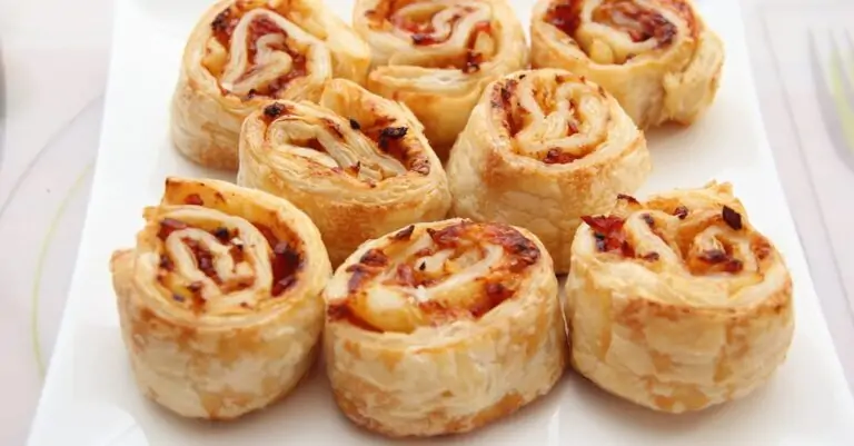 Comment réussir la cuisson parfaite du feuilletage découvrez l'art de la pâte feuilletée avec nos délicieuses recettes et astuces. apprenez à préparer cette pâte légère et croustillante pour réaliser des desserts et plats salés irrésistibles. explorez la magie de la cuisine française grâce à la pâte feuilletée !