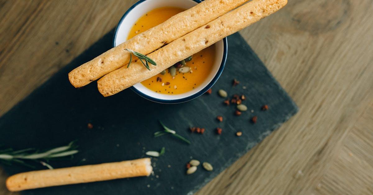 découvrez une délicieuse recette de soupe à la citrouille, parfaite pour réchauffer vos soirées d'automne. savourez cette soupe crémeuse, pleine de saveurs épicées et de douceur naturelle. idéale pour un repas réconfortant en famille ou entre amis !