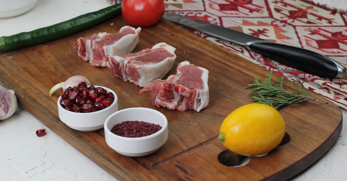découvrez des astuces et des recettes savoureuses pour cuisiner la viande rouge à la perfection. que vous soyez amateur de steak juteux ou de mijotés savoureux, apprenez les techniques essentielles pour rehausser les saveurs et ravir vos convives.