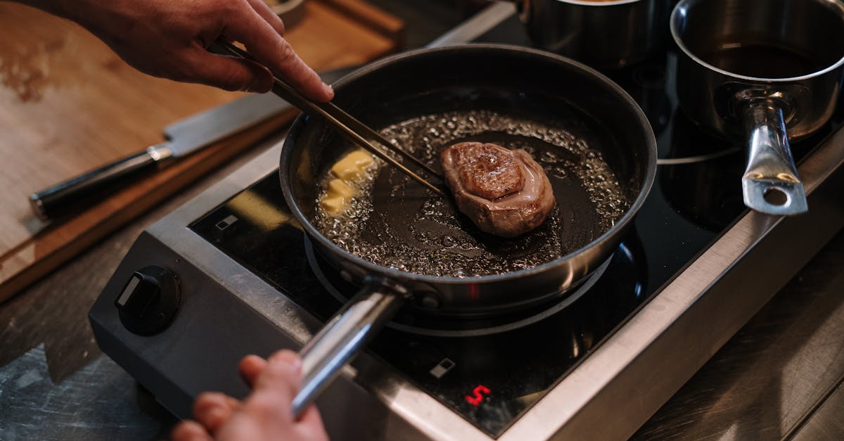 découvrez l'art du roasting, une méthode de cuisson qui sublime les saveurs des aliments. apprenez les techniques essentielles pour rôtir viandes, légumes et plus encore, et émerveillez vos convives avec des plats savoureux et réconfortants.