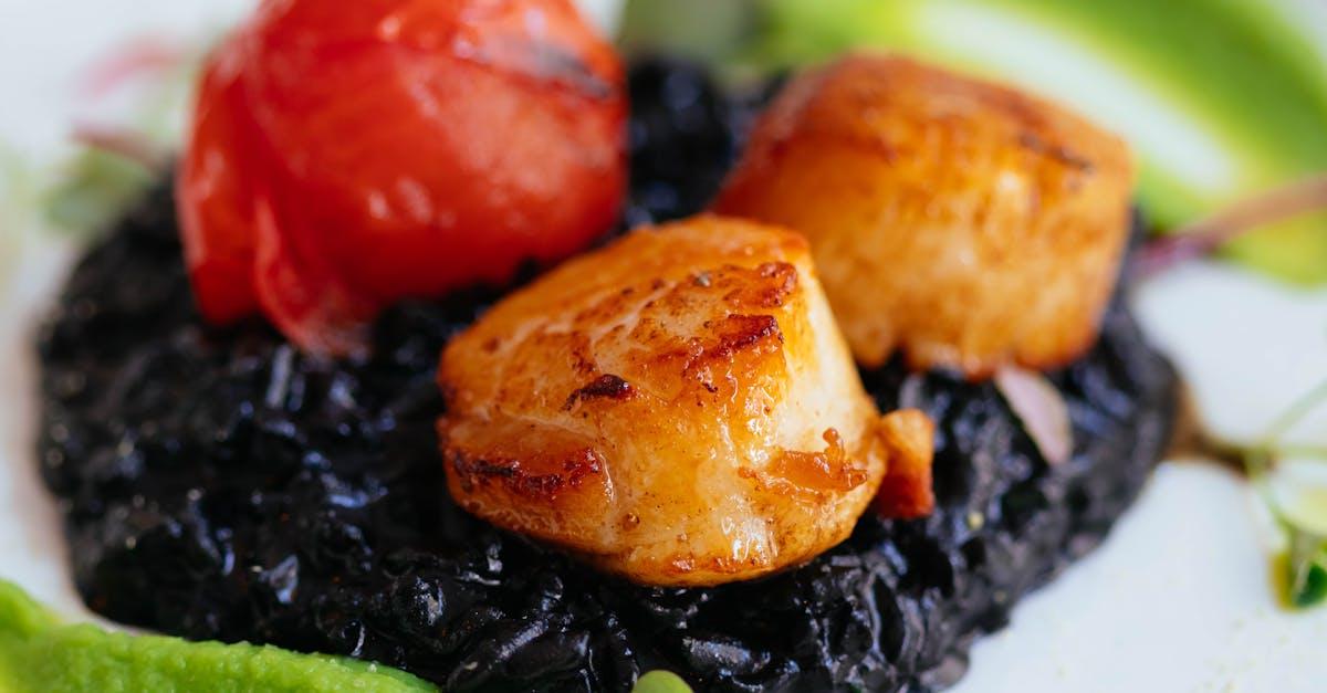 découvrez l'art culinaire des coquilles saint-jacques : savourez des recettes délicieuses, des conseils de préparation et des associations de saveurs pour sublimer ce fruit de mer exquis dans votre cuisine.