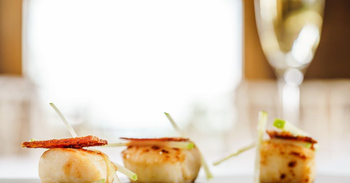 découvrez les scallops, ces délicieuses coquilles saint-jacques, mêlant saveurs maritimes et tendreté. apprenez à les cuisiner pour des plats raffinés et savoureux qui impressionneront vos invités. recettes, conseils et astuces pour sublimer ce fruit de mer unique.