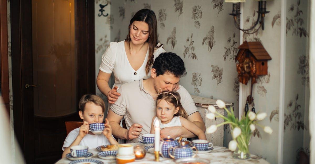 découvrez des recettes délicieuses de scones, ces petites douceurs moelleuses originaires du royaume-uni. parfaits pour le petit-déjeuner ou le goûter, accompagnez-les de confiture et de crème pour un moment gourmand.