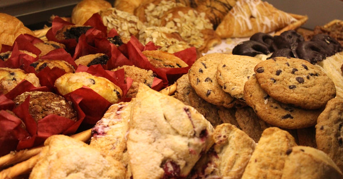 découvrez la recette parfaite des scones moelleux et dorés, idéaux pour le petit déjeuner ou le goûter. apprenez à les préparer facilement avec des ingrédients simples et savourez-les avec votre confiture ou crème préférée.