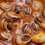 découvrez l'art du slow cooking, une méthode de cuisson lente qui préserve les saveurs et les nutriments de vos ingrédients. apprenez à préparer des plats savoureux et réconfortants avec des recettes simples qui raviront vos proches, tout en profitant d'une cuisine conviviale et facile à réaliser.