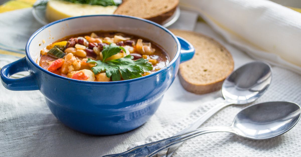 découvrez notre délicieuse sélection de soupes réconfortantes et nourrissantes. que ce soit une soupe chaude pour l'hiver ou une recette froide pour l'été, trouvez facilement l'inspiration pour régaler vos papilles avec des ingrédients frais et savoureux.