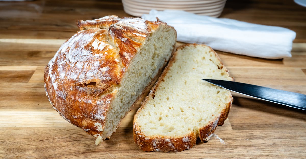 découvrez l'art de préparer un pain au levain, avec sa croûte croustillante et sa mie moelleuse. apprenez les techniques de fermentation naturelle et les secrets d'un pain savoureux qui ravira les amateurs de boulangerie.