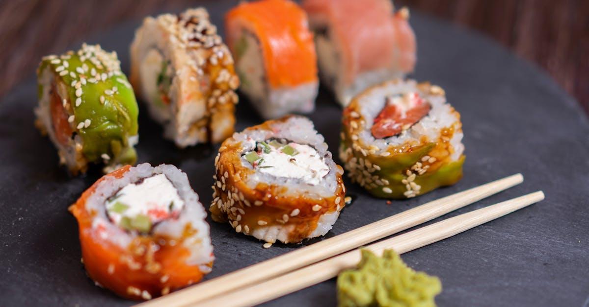 découvrez l'univers savoureux des sushis ! des recettes authentiques, des conseils de préparation et des idées de présentation pour régaler vos papilles. apprenez à préparer ces délicieuses créations japonaises chez vous et plongez dans une expérience culinaire unique.
