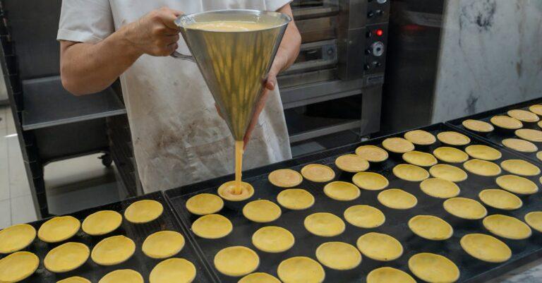 découvrez la technique de garniture de tarte qui transformera vos desserts ! apprenez à maîtriser les différentes méthodes de remplissage pour des tartes délicieuses et parfaitement présentées. parfait pour les amateurs de pâtisserie et les gourmets en quête de perfection.