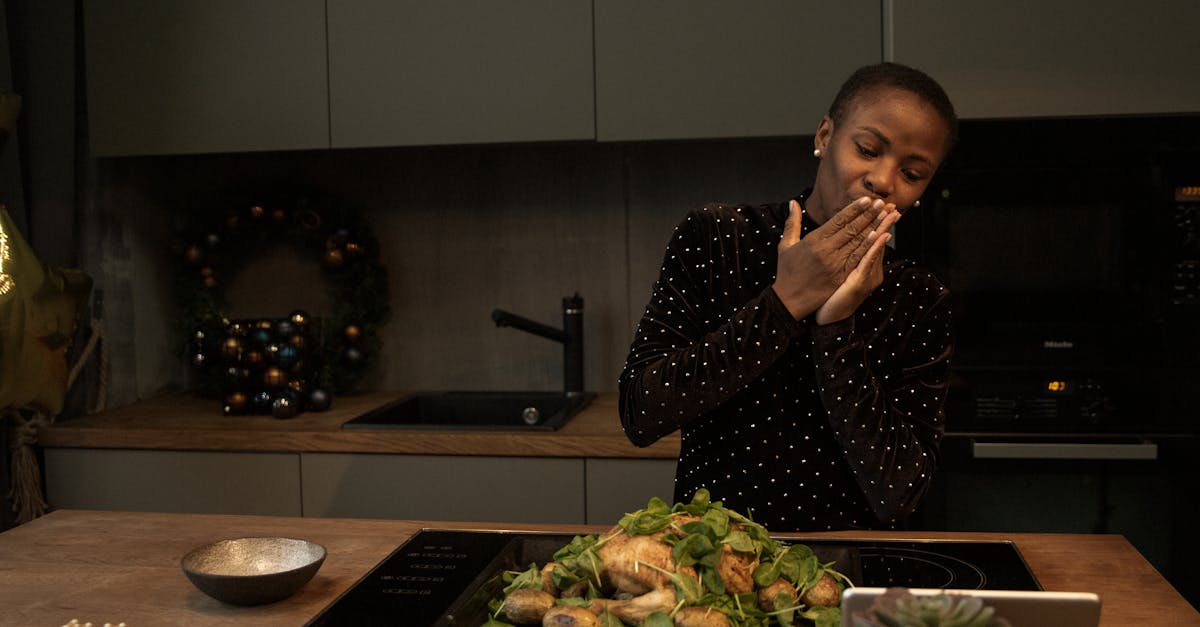 découvrez notre délicieuse recette de poulet aux noix de cajou thaï, un plat savoureux qui marie aisément les saveurs épicées et sucrées. préparez ce classique thaïlandais à la maison avec des ingrédients frais et savoureux, pour un repas qui ravira vos papilles!
