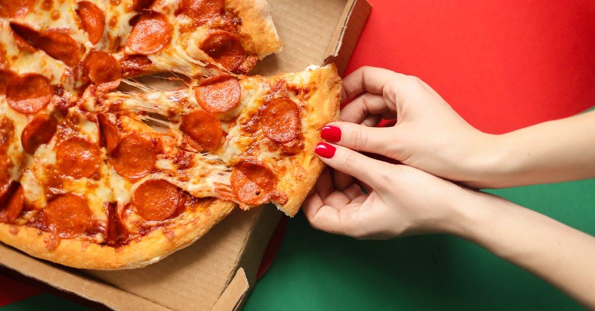 découvrez la recette parfaite de la sauce tomate, une base savoureuse pour vos plats préférés. apprenez à préparer cette sauce maison, à partir d'ingrédients frais, pour rehausser vos pâtes, pizzas et plats méditerranéens.