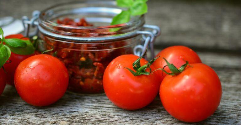 découvrez l'univers des tomates : variétés, bienfaits pour la santé, astuces de culture et recettes savoureuses. apprenez à apprécier ce fruit polyvalent et essentiel dans la cuisine.