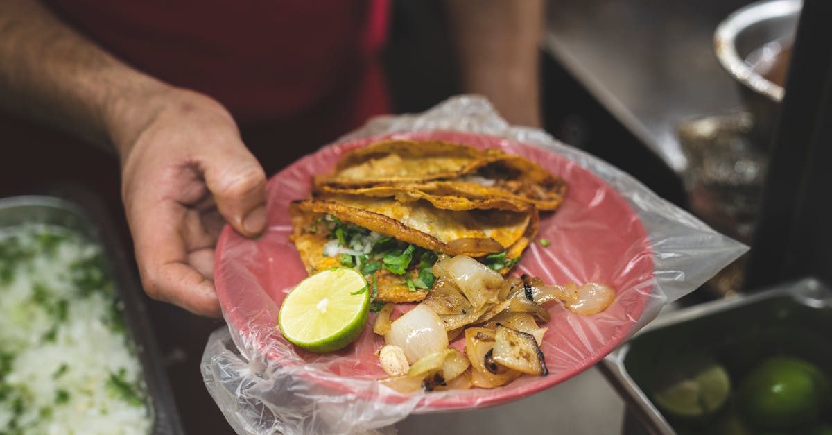 découvrez l'univers savoureux des tortillas : des galettes de maïs ou de blé délicieuses et polyvalentes, idéales pour accompagner vos plats, préparer des wraps ou savourer des tacos. apprenez à les réaliser vous-même et explorez une multitude de recettes alléchantes.