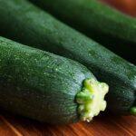découvrez tout sur la courgette : recettes savoureuses, bienfaits nutritionnels et conseils de culture. explorez les multiples façons de cuisiner ce légume d'été délicieux et sain.