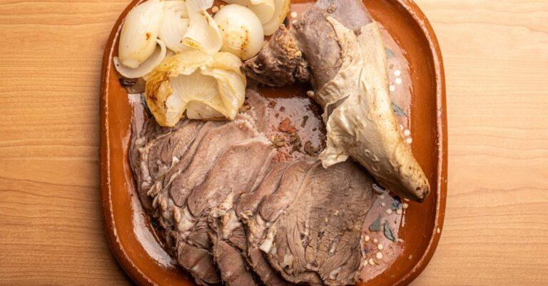 découvrez la recette emblématique du beef bourguignon, un plat traditionnel français riche en saveurs. ce ragoût de bœuf mijoté au vin rouge, accompagné de légumes savoureux, ravira vos papilles et réchauffera vos soirées.