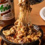 découvrez la délicieuse recette du beef wellington, un plat raffiné à base de filet de bœuf tendre enveloppé dans une pâte feuilletée dorée, accompagné d'une savoureuse duxelles de champignons et de prosciutto. parfait pour impressionner vos invités lors de vos dîners festifs!