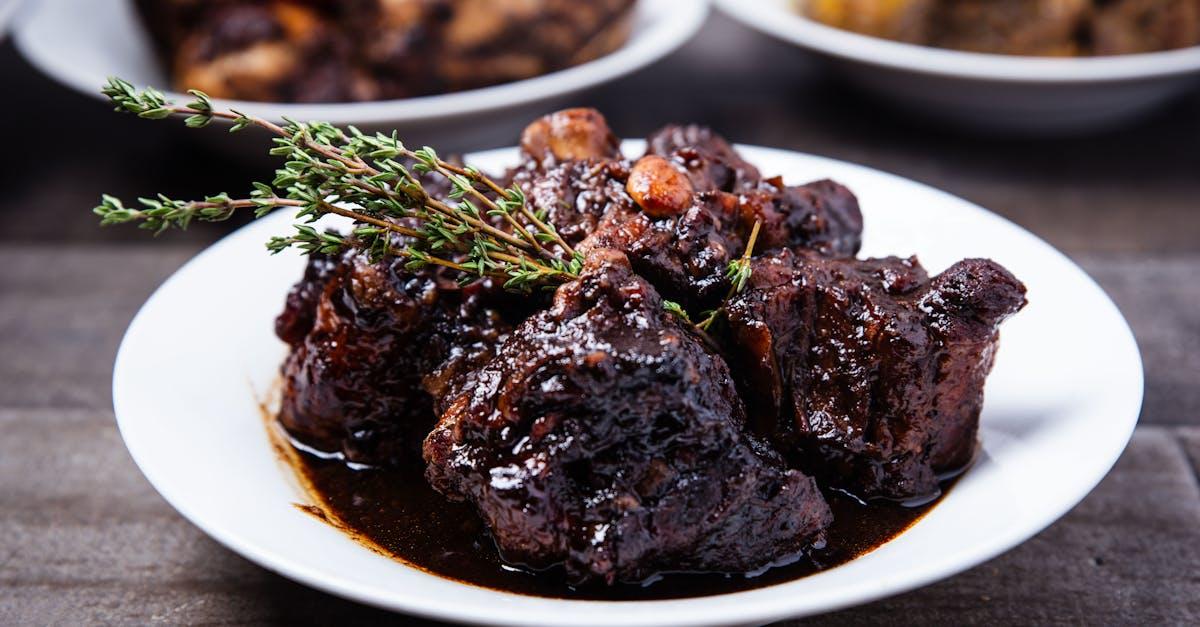 découvrez les secrets de la viande braisée, une méthode de cuisson lente qui sublime les saveurs et attendrit les morceaux les plus coriaces. apprenez à réaliser des plats délicieux et réconfortants, parfaits pour les repas en famille ou entre amis.