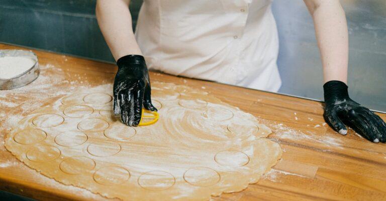 découvrez les techniques de cuisine incontournables pour maîtriser l'art culinaire. apprenez des astuces pour améliorer vos plats, explorant des méthodes variées allant de la cuisson à la cuisson sous vide, parfaites pour tous les niveaux de compétence.