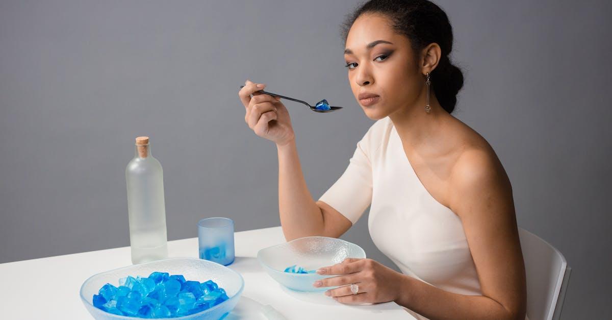 découvrez tout sur la gélatine : ses origines, ses utilisations dans la cuisine, ses bienfaits pour la santé et les alternatives végétales. idéale pour apporter texture et saveur à vos plats.