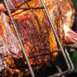 découvrez notre délicieuse recette de porc rôti, tendre et juteux, parfaite pour vos repas en famille. accompagné d'épices savoureuses et de légumes, ce plat régalera vos invités à coup sûr!