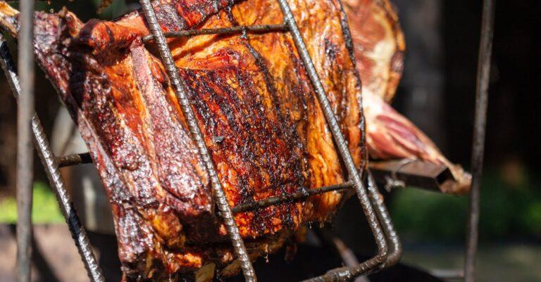 découvrez notre délicieuse recette de porc rôti, tendre et juteux, parfaite pour vos repas en famille. accompagné d'épices savoureuses et de légumes, ce plat régalera vos invités à coup sûr!